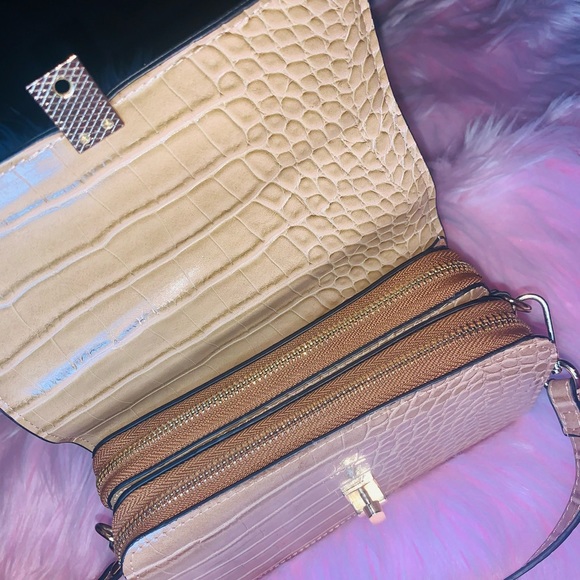 Cute Shoulder bag 🌟⭐️ - Picture 3 of 9